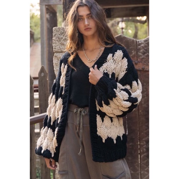 Black Beige Chunky Knit Ballon Sleeves Cardigan Sweater - Picture 5 of 13